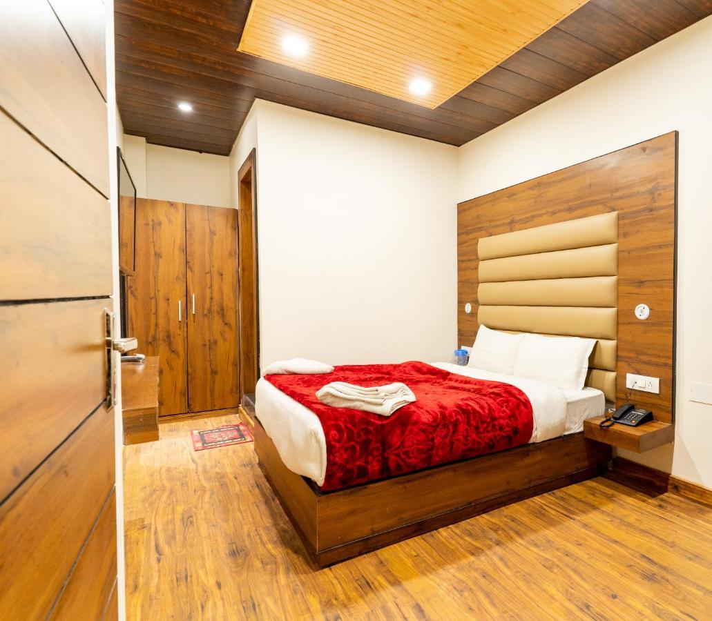 Hotel Woodland Nainital Kültér fotó