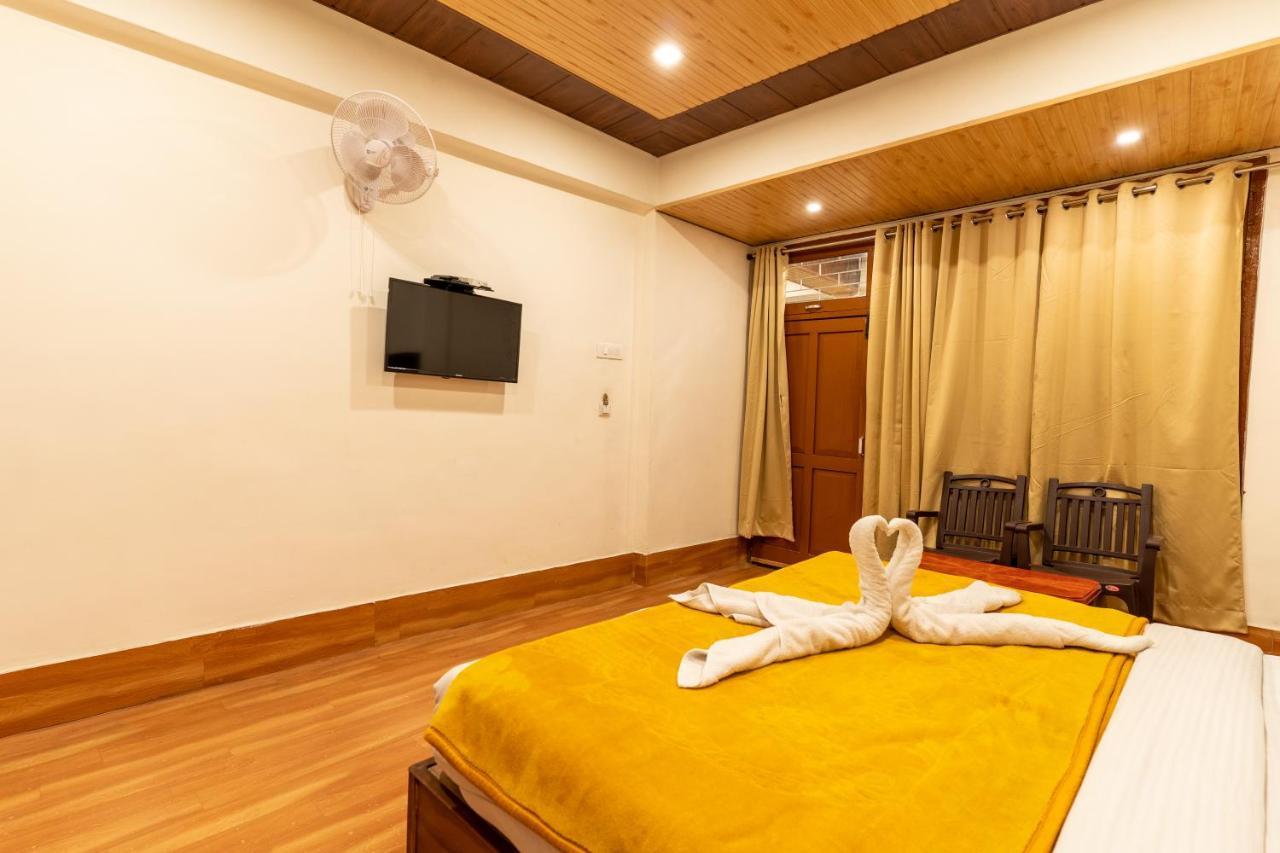 Hotel Woodland Nainital Kültér fotó